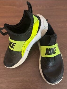 Nike Flex Runner4 - Kids Slip-On Sneakers in Black and Neon Yellow/Green, Sz 13C